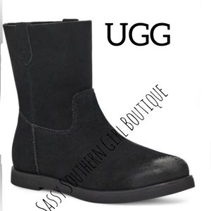 🆕⭐UGG black suede ankle boots